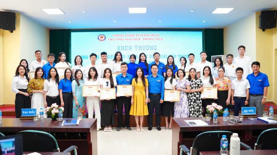 Sinh viên khoa Ngoại ngữ xuất sắc đạt nhiều thành tích cao về Nghiên cứu khoa học 